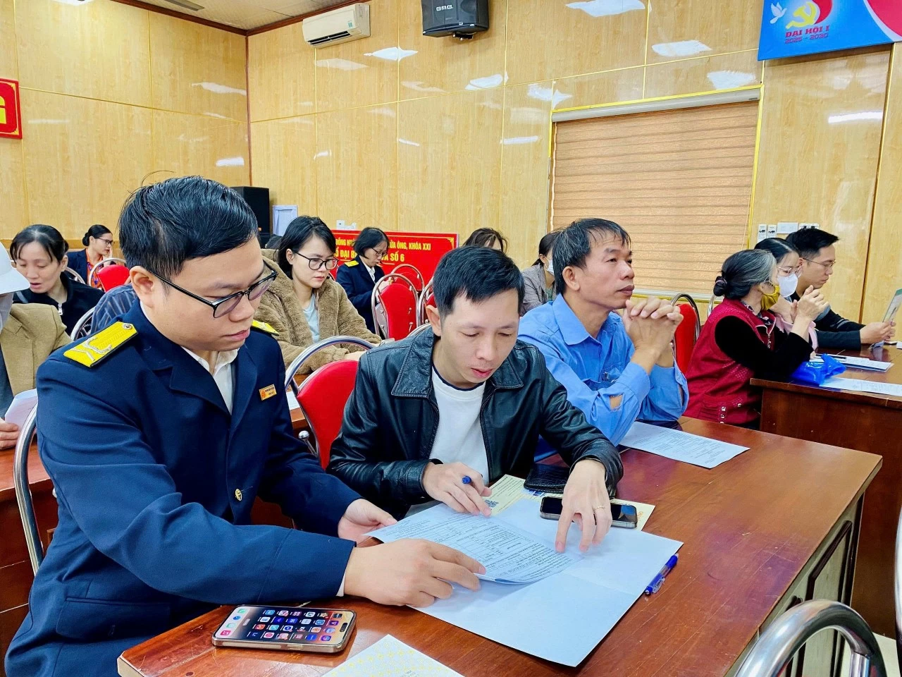 Thuế cơ sở 3 tỉnh Quảng Ninh triển khai cao điểm chuyển đổi hộ kinh doanh từ thuế khoán sang kê khai Thuế cơ sở 3 tỉnh Quảng Ninh triển khai cao điểm chuyển đổi hộ kinh doanh từ thuế khoán sang kê khai