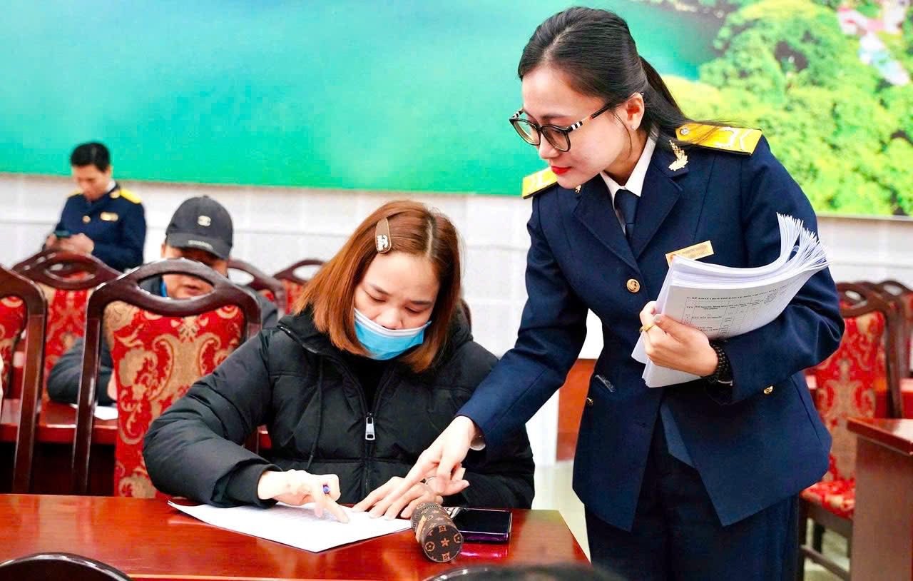 Thuế cơ sở 7 tỉnh Thái Nguyên đồng hành, đảm bảo 100% hộ kinh doanh chuyển đổi sang kê khai thành công Thuế cơ sở 7 tỉnh Thái Nguyên đồng hành, đảm bảo 100% hộ kinh doanh chuyển đổi sang kê khai thành công