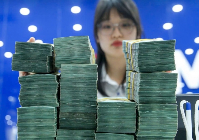 Dòng tiền đứng trước ngã rẽ trong "cuộc đua" lãi suất huy động