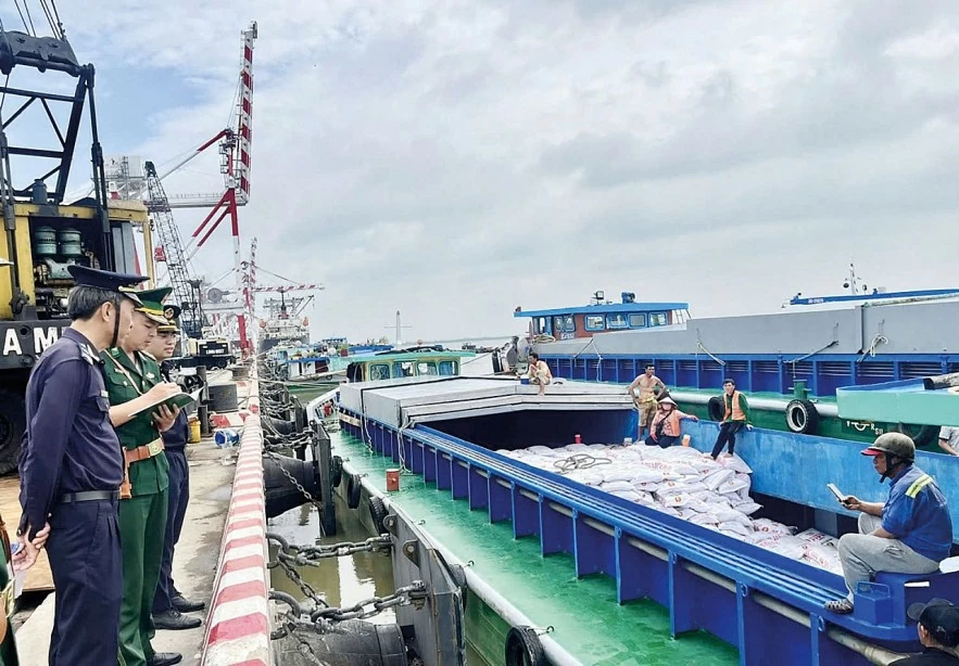 Hải quan khu vực XVII tinh gọn bộ máy, thúc đẩy thuận lợi thương mại Hải quan khu vực XVII tinh gọn bộ máy, thúc đẩy thuận lợi thương mại