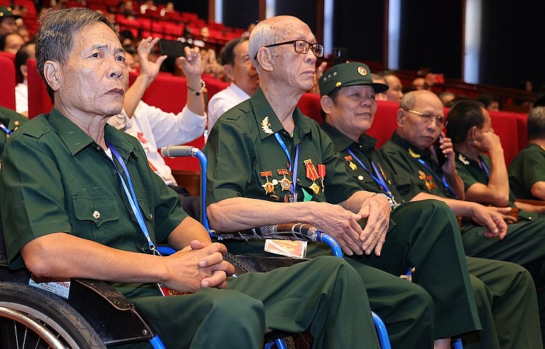 Bộ Tài chính hướng dẫn kinh phí tặng quà cho người có công dịp Đại hội XIV và Tết Nguyên đán 2026 Bộ Tài chính hướng dẫn kinh phí tặng quà cho người có công dịp Đại hội XIV và Tết Nguyên đán 2026