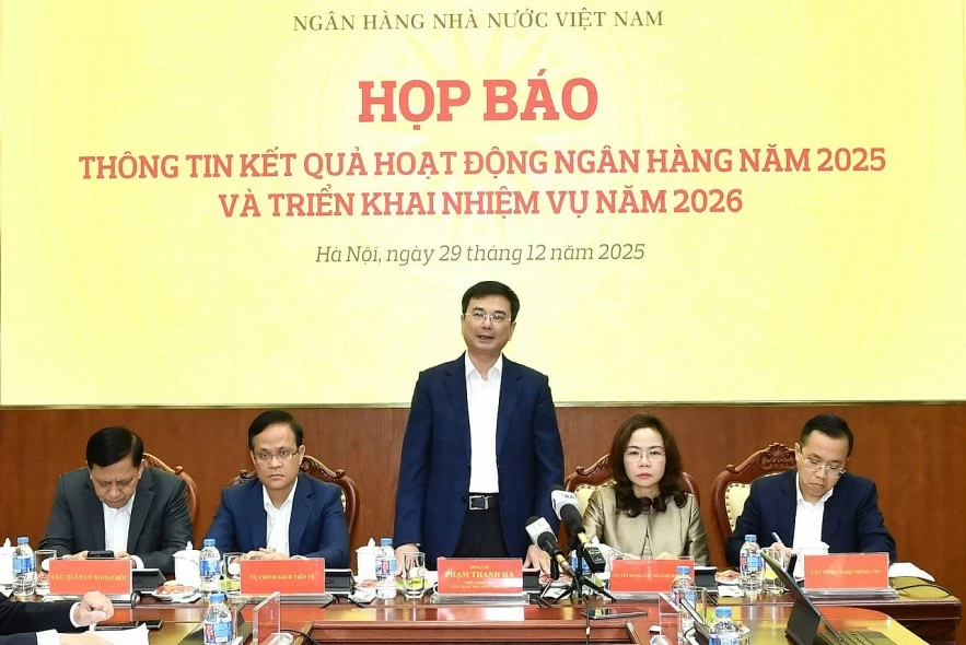 Tín dụng áp sát 18%, huy động chậm nhịp, đẩy áp lực lãi suất dồn về cuối năm