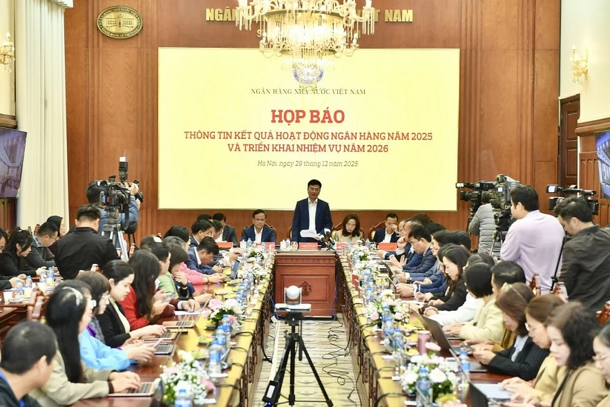 Tín dụng áp sát 18%, huy động chậm nhịp, đẩy áp lực lãi suất dồn về cuối năm
