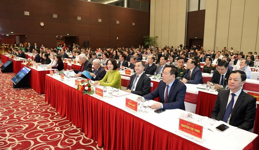 Phó Thủ tướng Lê Thành Long: Tháo gỡ, xử lý dứt điểm nhiều “điểm nghẽn” trong lĩnh vực y tế Phó Thủ tướng Lê Thành Long: Tháo gỡ nhiều “điểm nghẽn” trong lĩnh vực y tế