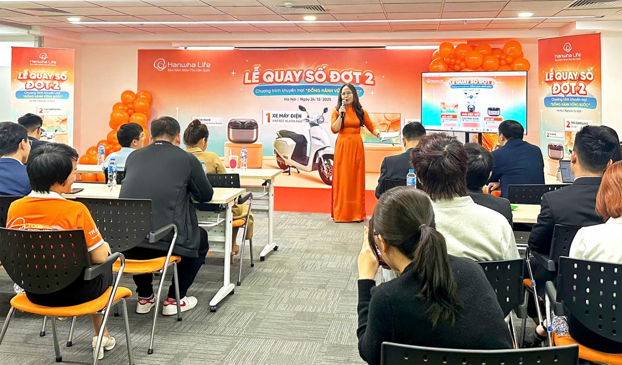 Hanwha Life tổ chức quay số trúng thưởng đợt 2 chương trình khuyến mại “Đồng hành vững bước”