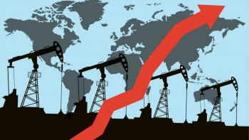 Ngày 30/12: Giá dầu thế giới đảo chiều tăng hơn 2%