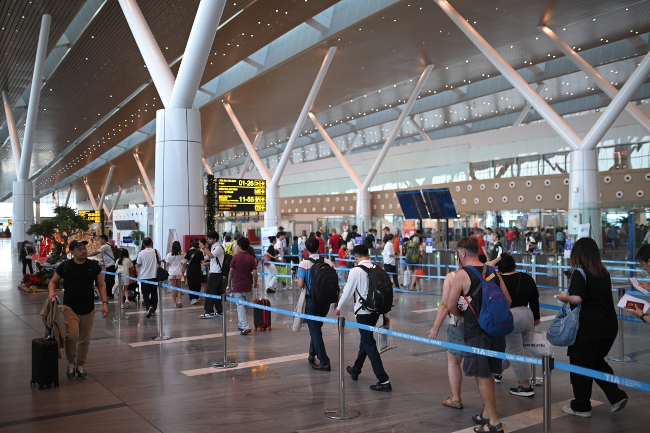 Cảng hàng không Tân Sơn Nhất dự kiến phục vụ khoảng 131.000 khách/ngày dịp Tết Dương lịch 2026