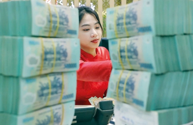 Ngân hàng lớn giữ nhịp khi dòng tín dụng "bơm" thêm 2,8 triệu tỷ đồng