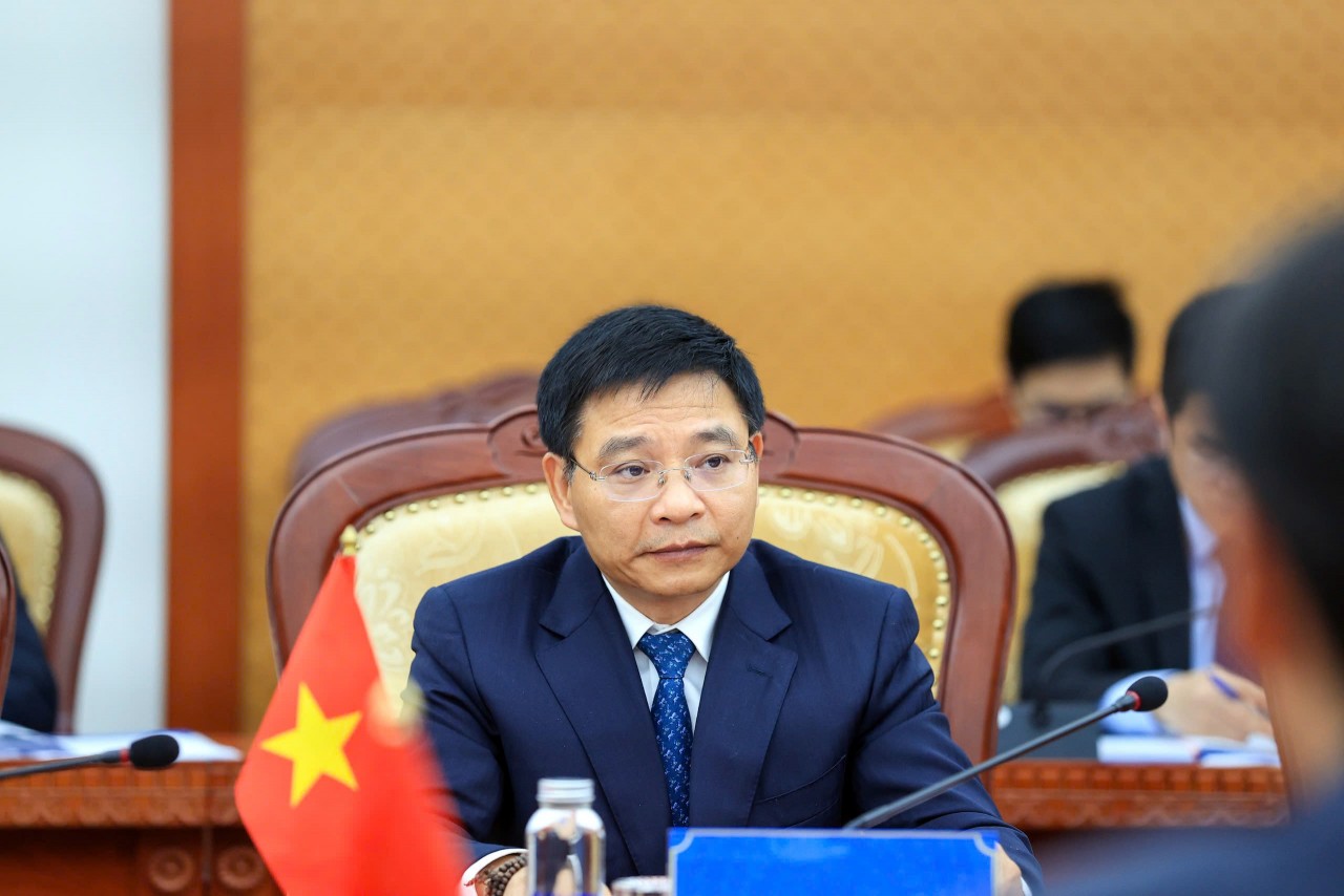 Bộ trưởng Nguyễn Văn Thắng tiếp đại sứ Trung Quốc tại Việt Nam Hà Vĩ