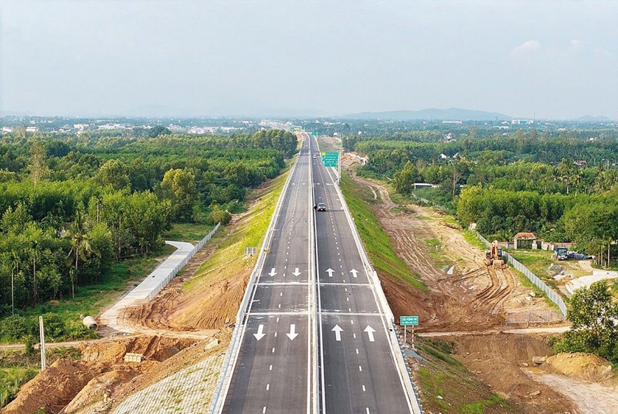 Đầu tư hạ tầng kết nối, kích hoạt tăng trưởng kinh tế miền Trung