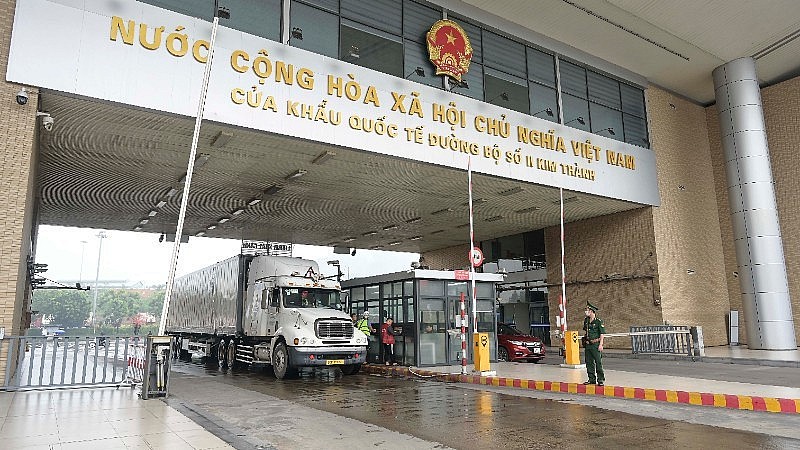 Hải quan cửa khẩu Lào Cai thông quan hơn 3 triệu USD hàng hóa trong ngày đầu năm 2026
