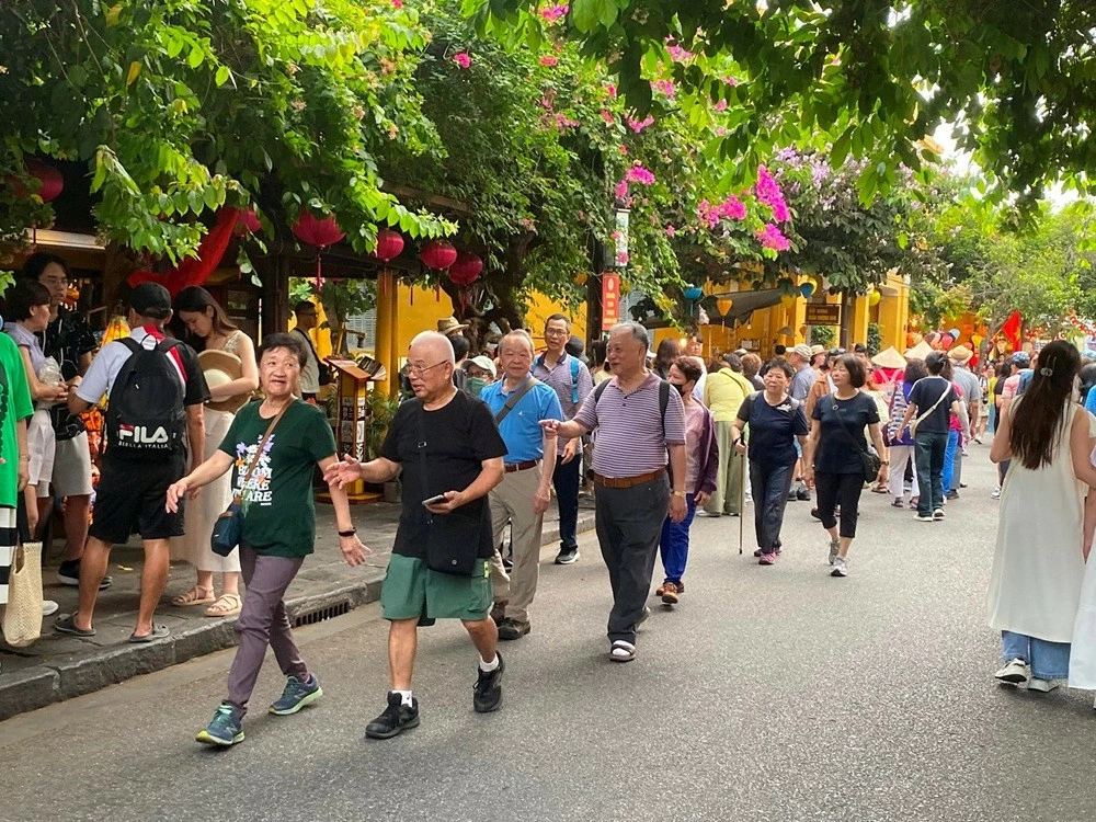 Du lịch Việt Nam đón 3,5 triệu lượt khách dịp nghỉ Tết Dương lịch 2026 Du lịch Việt Nam đón 3,5 triệu lượt khách dịp nghỉ Tết Dương lịch 2026