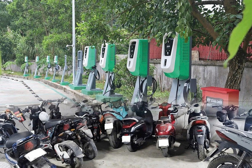 Lời giải cho nghịch lý người mua “xe điện” thiếu chỗ gửi