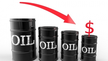 Ngày 8/1: Giá dầu thế giới tiếp tục giảm mạnh