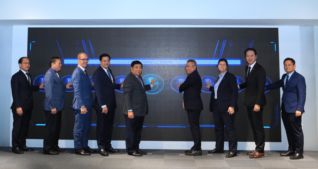 Đổi mới sáng tạo: Từ nền tảng bản sao số đến phát triển các ngành công nghệ chiến lược Đổi mới sáng tạo: Từ nền tảng bản sao số đến phát triển các ngành công nghệ chiến lược