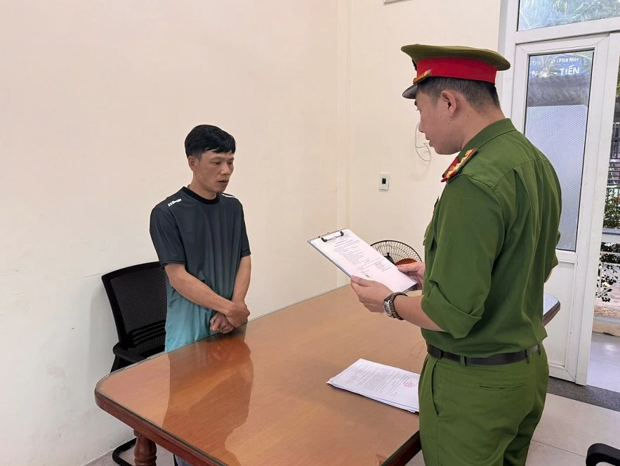 Rơi vào “ma trận” lừa đảo đầu tư vàng trên mạng, nạn nhân bị chiếm đoạt hàng tỷ đồng Rơi vào “ma trận” lừa đảo đầu tư vàng trên mạng, nạn nhân bị chiếm đoạt hàng tỷ đồng