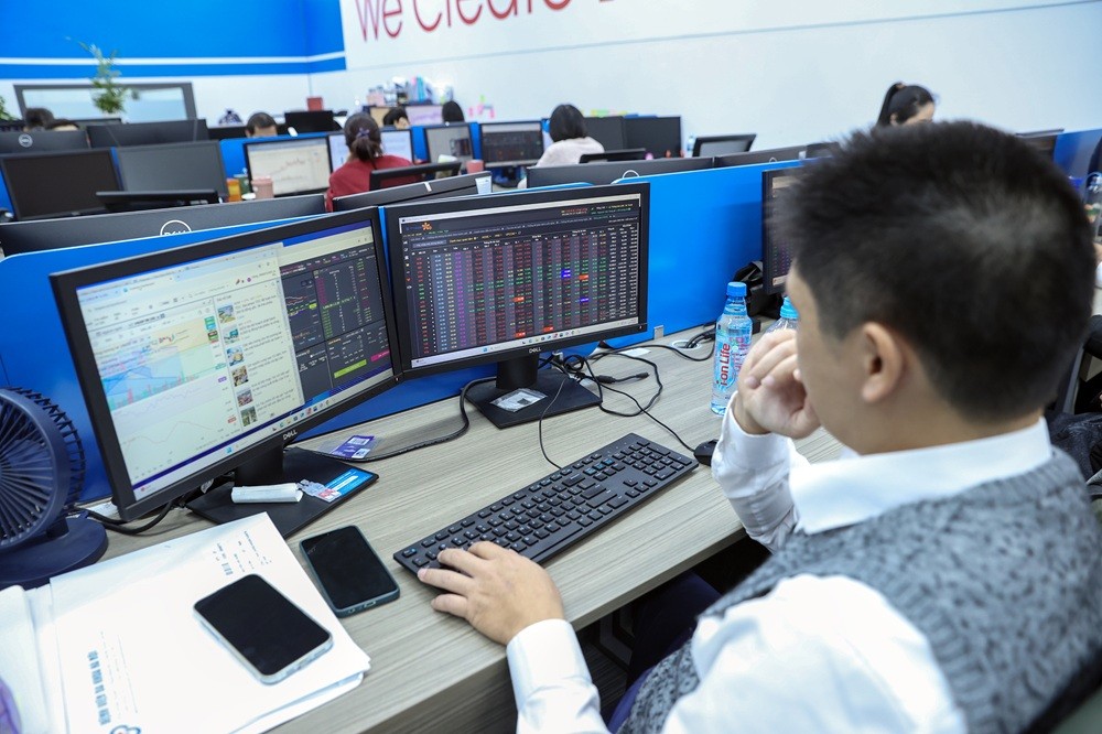 Hoàn thiện khung pháp lý giám sát thị trường chứng khoán, đáp ứng yêu cầu nâng hạng lên thị trường mới nổi