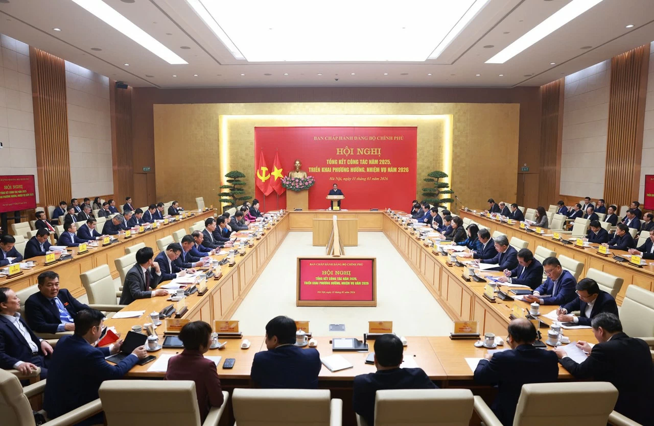 Thủ tướng Phạm Minh Chính trao Bằng khen cho đồng chí Phùng Quang Hiệp – cá nhân tiêu biểu trong lãnh đạo thực hiện nhiệm vụ chính trị năm 2025.