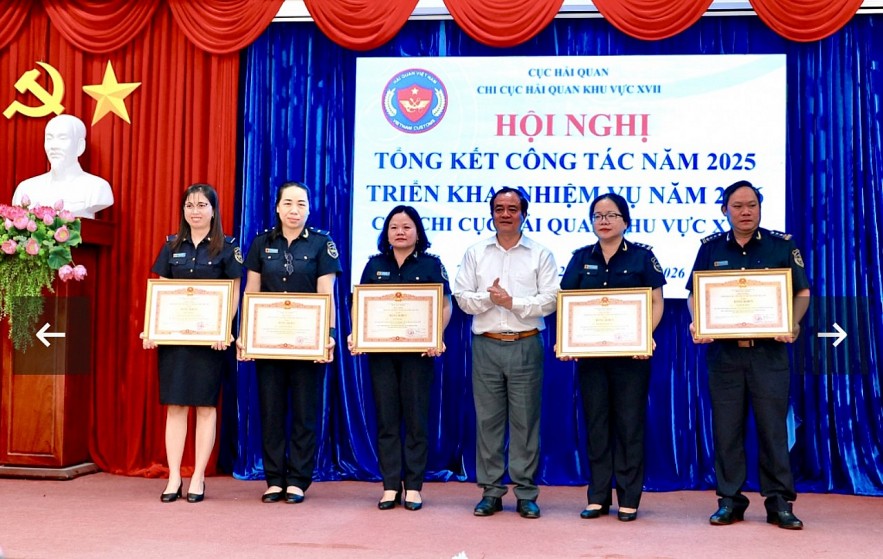 Hải quan khu vực XVII: Nhiều tập thể, cá nhân được khen thưởng