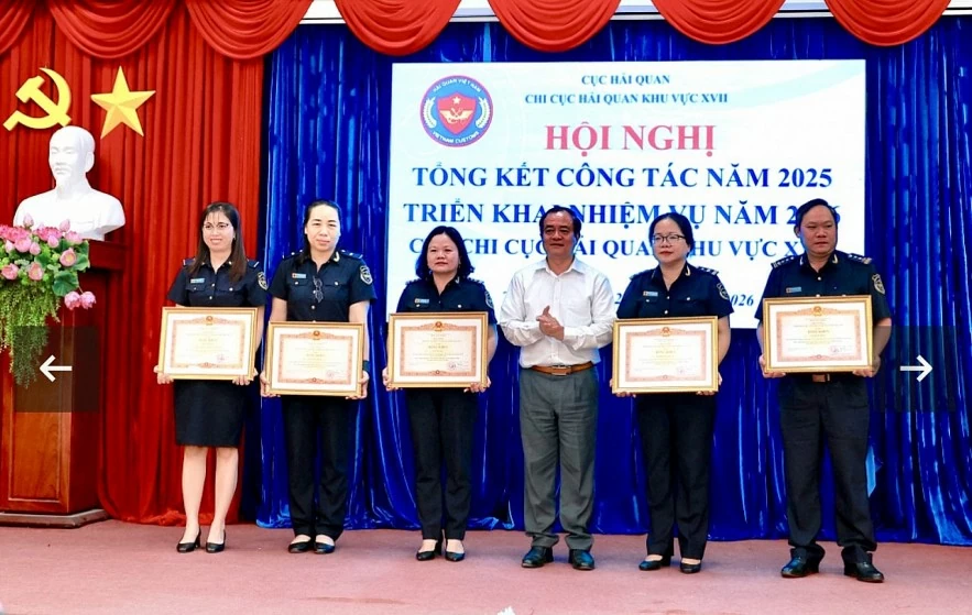 Hải quan khu vực XVII: Nhiều tập thể, cá nhân được khen thưởng