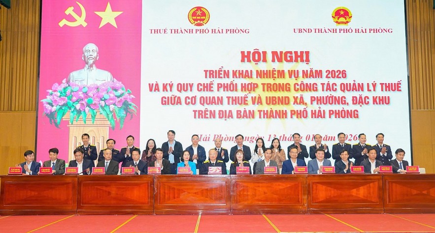 Thuế TP. Hải Phòng triển khai nhiệm vụ năm 2026, ký quy chế phối hợp với UBND xã, phường, đặc khu Thuế TP. Hải Phòng nhanh chóng vào cuộc triển khai công tác thuế ngay từ đầu năm