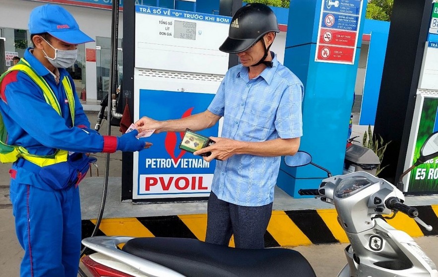 Giá xăng dầu trong nước ngày mai dự báo có thể đảo chiều tăng