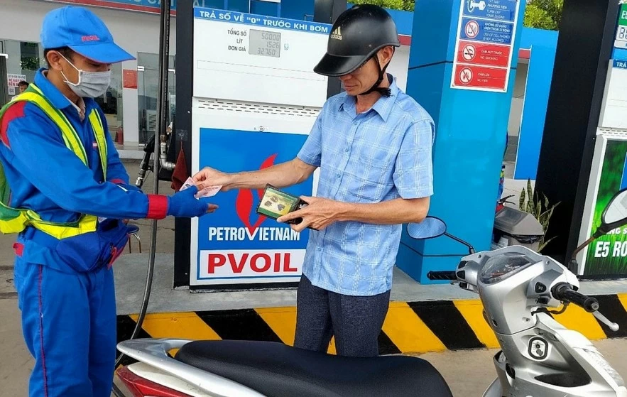 Giá xăng dầu trong nước ngày mai dự báo có thể đảo chiều tăng