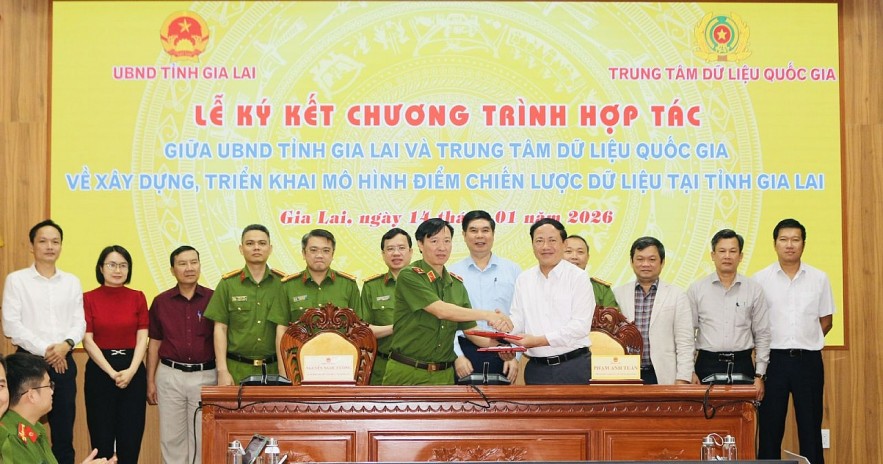 rung tâm Dữ liệu quốc gia (Bộ Công an) đã tin tưởng lựa chọn Gia Lai triển khai mô hình điểm chiến lược dữ liệu. Ảnh: Ngọc Minh. rung tâm Dữ liệu quốc gia (Bộ Công an) đã tin tưởng lựa chọn Gia Lai triển khai mô hình điểm chiến lược dữ liệu. Ảnh: Ngọc Minh.