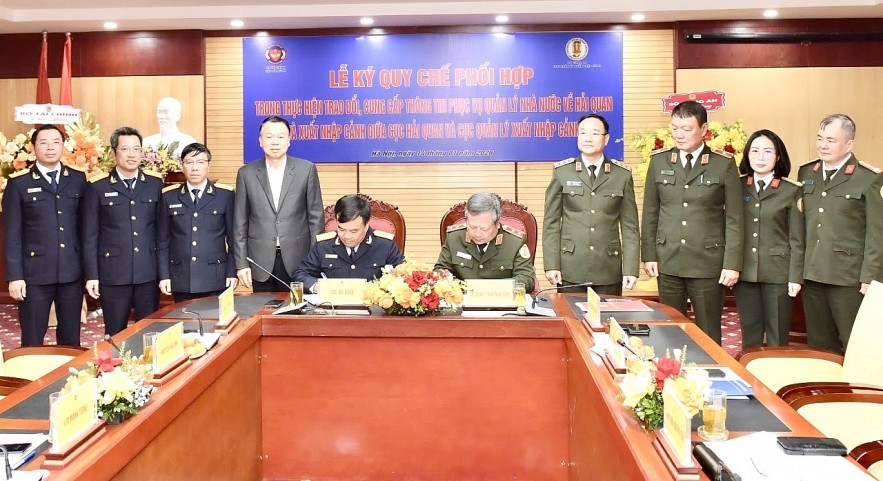 Hải quan ký quy chế đẩy mạnh chuyển đổi số, tạo thuận lợi qua cửa khẩu