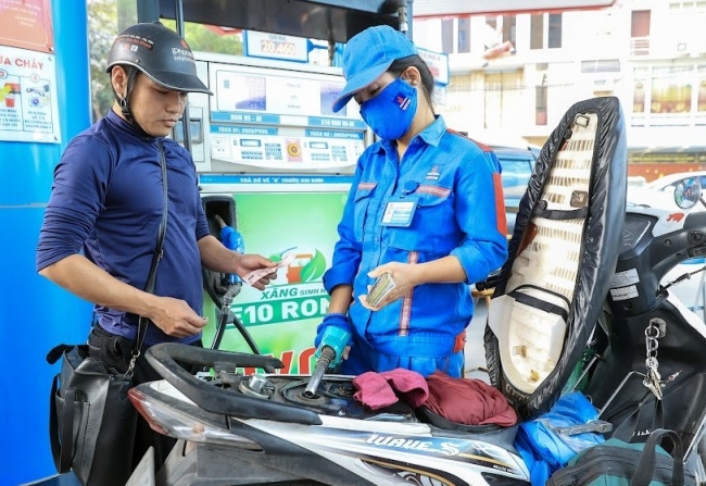 Từ 15h chiều 15/1, giá xăng tăng từ 143 đồng - 226 đồng/lít