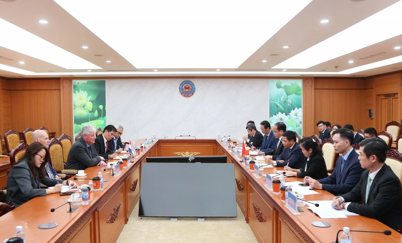Bộ trưởng Nguyễn Văn Thắng tiếp Phó Chủ tịch Cấp cao Tập đoàn ASML Bộ trưởng Nguyễn Văn Thắng tiếp Phó Chủ tịch Cấp cao Tập đoàn ASML