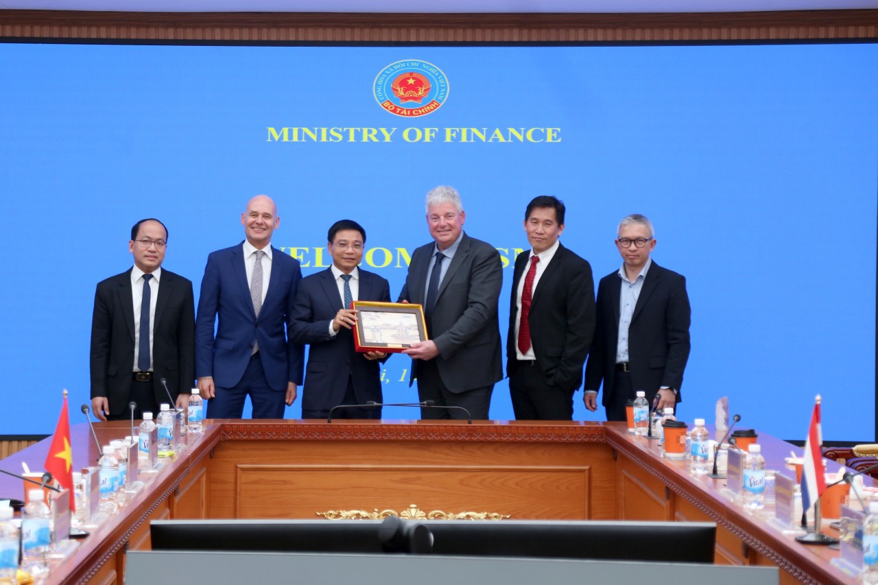 Bộ trưởng Nguyễn Văn Thắng tiếp Phó Chủ tịch Cấp cao Tập đoàn ASML