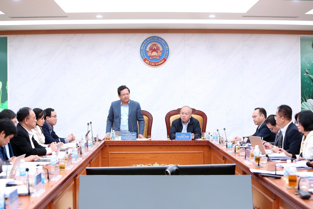 Đoàn công tác của Ban Chính sách, Chiến lược Trung ương và Thường trực Ban Chỉ đạo làm việc với Đảng ủy Bộ Tài chính về Tổng kết Nghị quyết số 05-NQ/TW