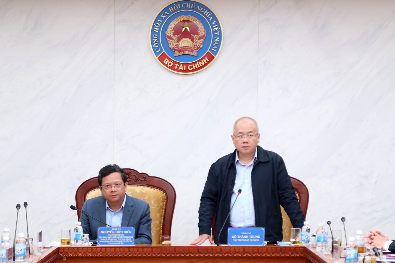 Đoàn công tác của Ban Chính sách, Chiến lược Trung ương và Thường trực Ban Chỉ đạo làm việc với Đảng ủy Bộ Tài chính về Tổng kết Nghị quyết số 05-NQ/TW