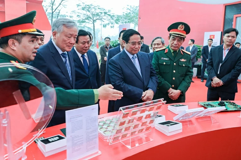 Tổng Bí thư, Thủ tướng Chính phủ dự lễ khởi công nhà máy chế tạo chip bán dẫn đầu tiên tại Việt Nam- Ảnh 3.