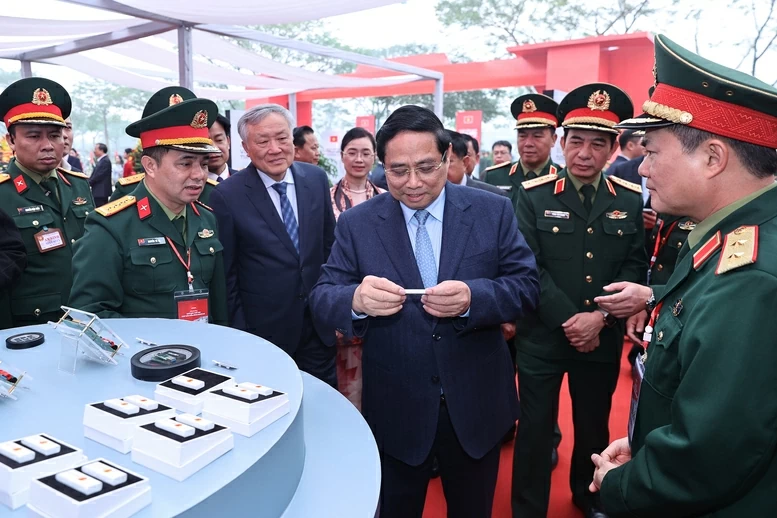 Thủ tướng: Nhà máy chế tạo chip bán dẫn công nghệ cao là mắt xích then chốt mà Việt Nam còn thiếu- Ảnh 2. Thủ tướng: Nhà máy chế tạo chip bán dẫn công nghệ cao là mắt xích then chốt mà Việt Nam còn thiếu- Ảnh 2.