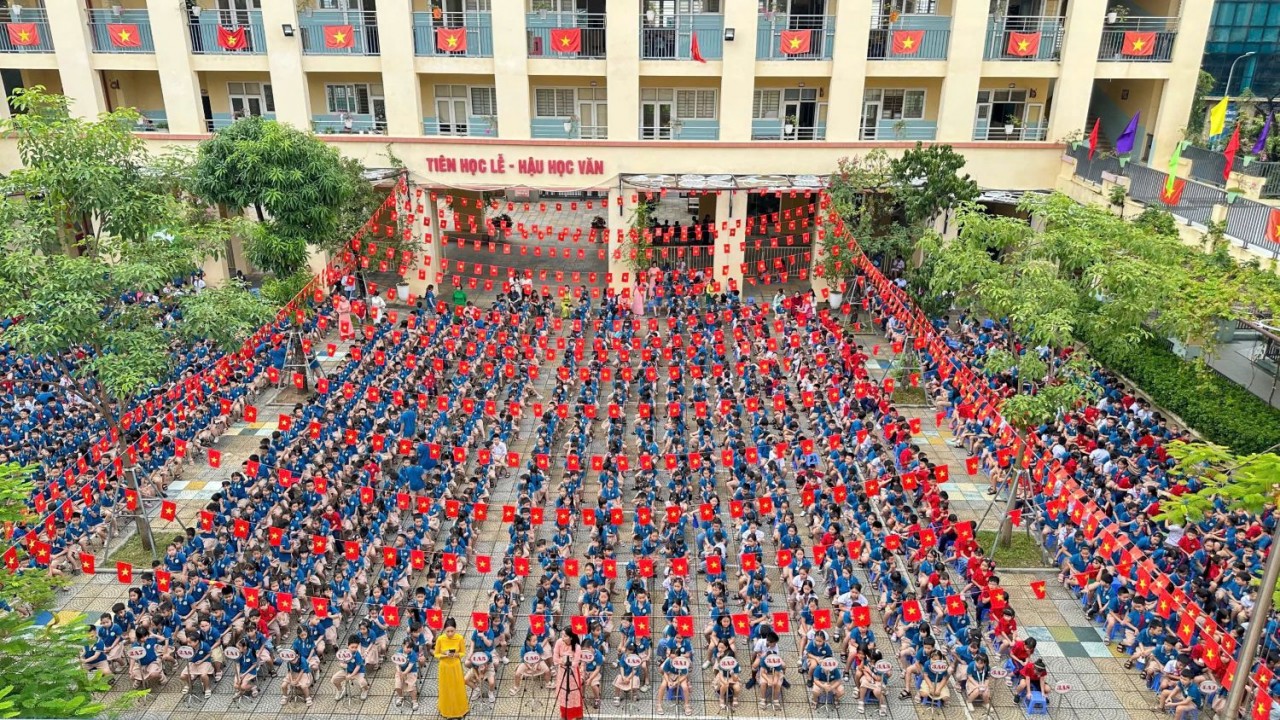 Hà Nội trang hoàng rực rỡ chào mừng Đại hội XIV của Đảng