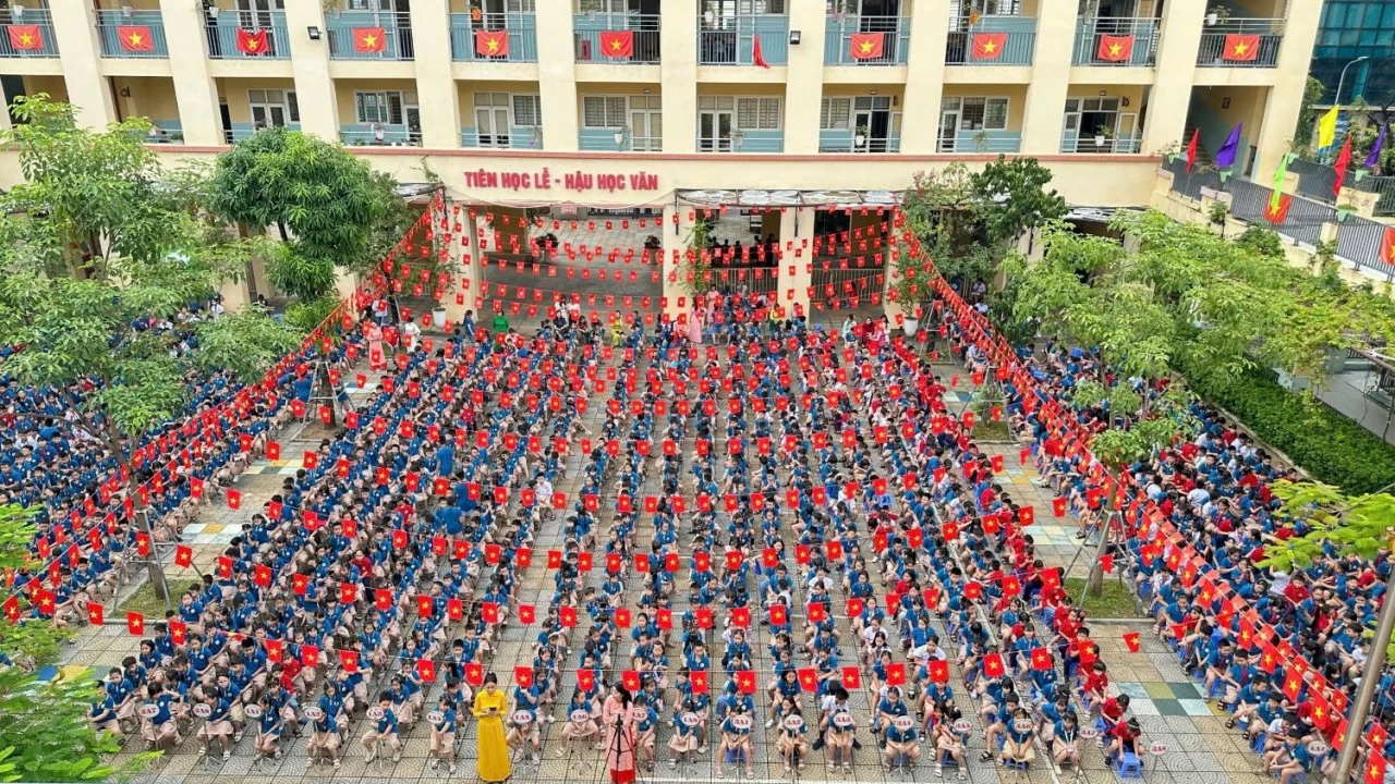 Hà Nội trang hoàng rực rỡ chào mừng Đại hội XIV của Đảng