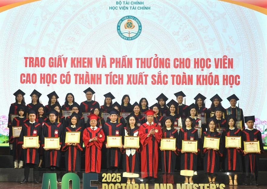 Học viện Tài chính trao bằng tốt nghiệp Tiến sĩ, Thạc sĩ năm 2025 Học viện Tài chính trao bằng tốt nghiệp Tiến sĩ, Thạc sĩ năm 2025
