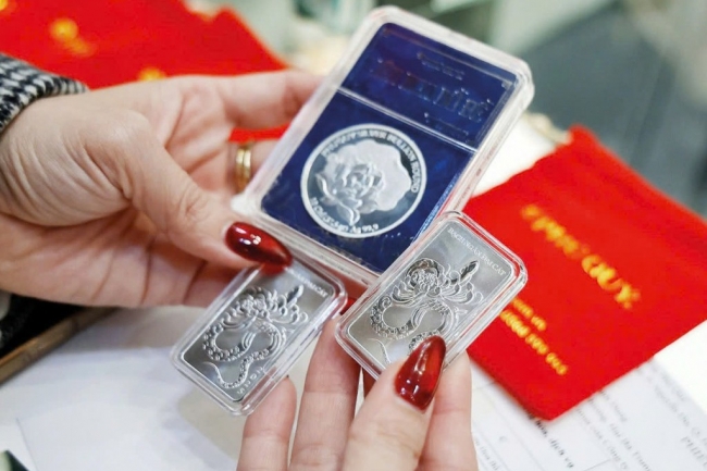 Giá bạc biến động ra sao những tháng đầu năm?