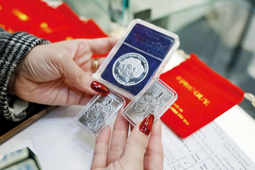 Giá bạc biến động ra sao những tháng đầu năm?