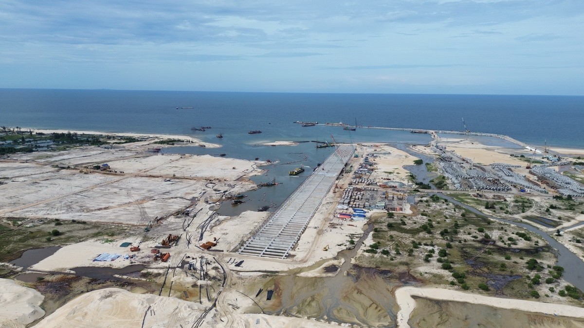 Dự án Khu bến cảng Mỹ Thuỷ hiện đang thi công giai đoạn 1. Ảnh: Ngọc Tân