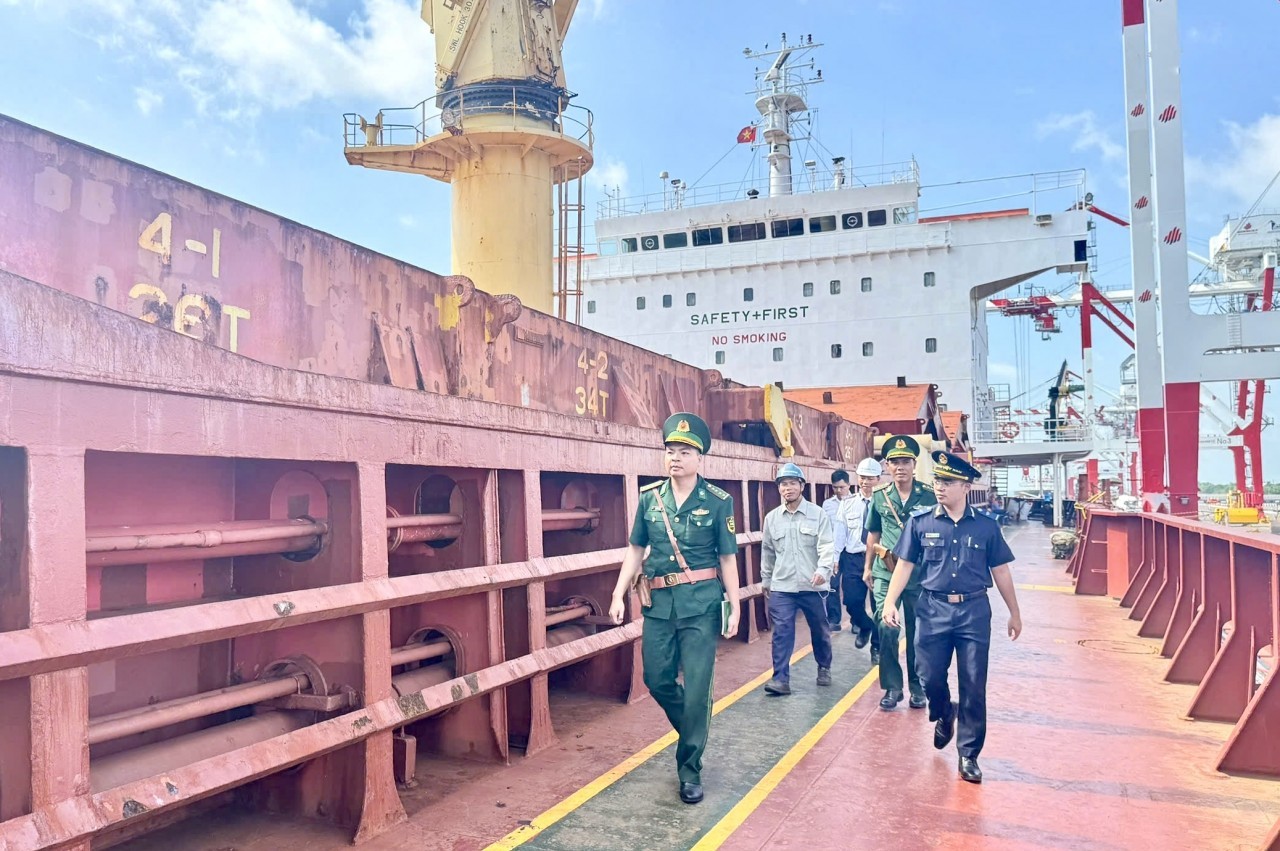 Năm 2026: Hải quan khu vực XVII quyết liệt giữ tuyến, chặn buôn lậu từ gốc