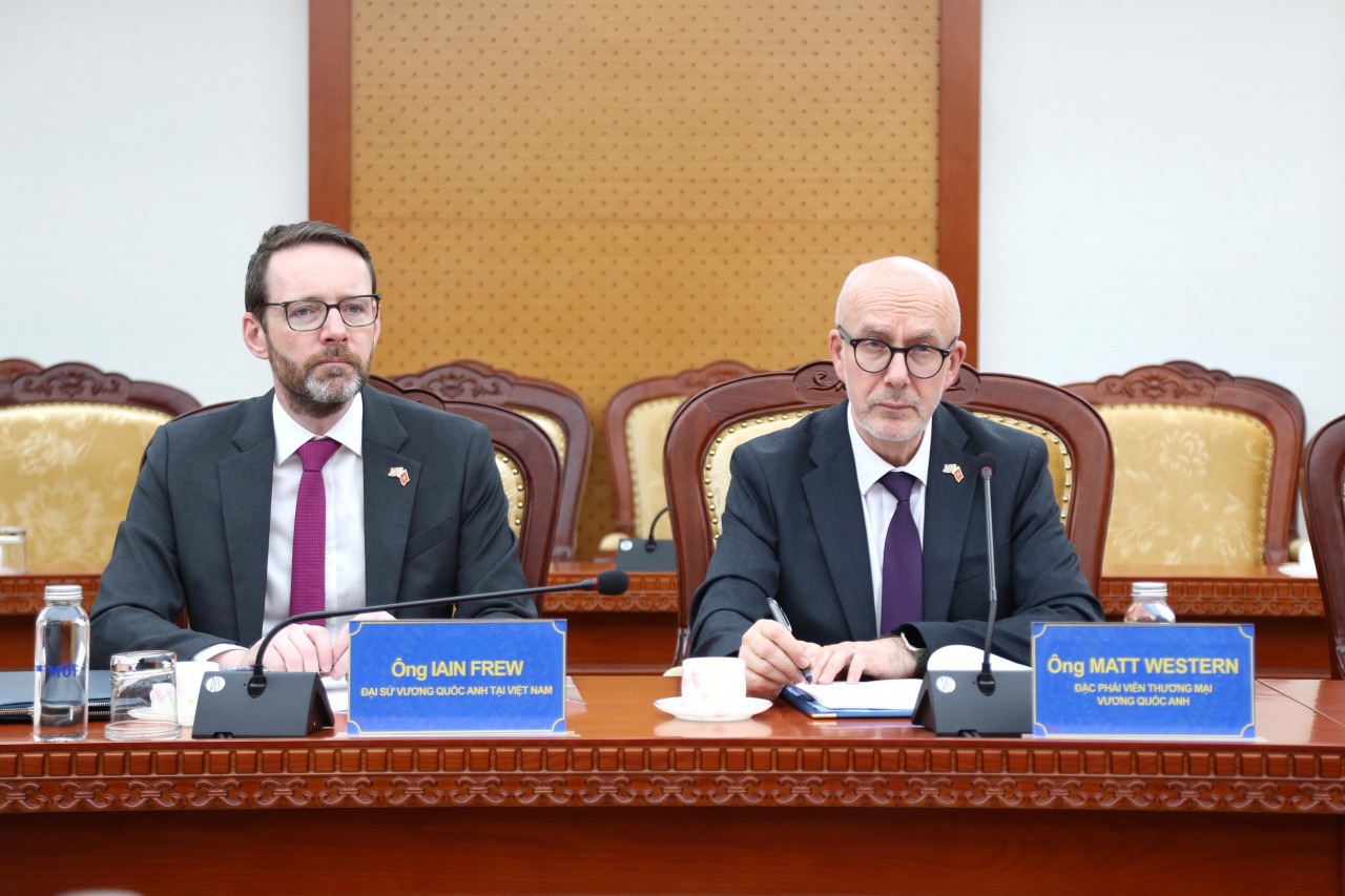 Việt Nam - Vương quốc Anh hợp tác hoàn thiện các cơ chế vận hành Trung tâm Tài chính quốc tế