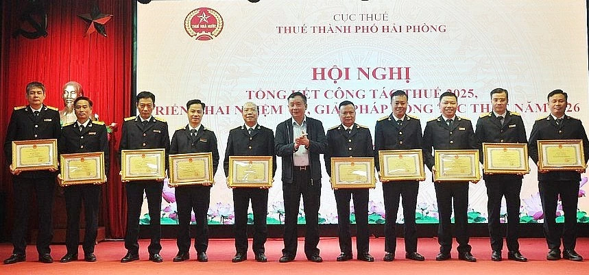 Thuế TP. Hải Phòng tăng thu gần 1.800 tỷ đồng qua kiểm tra, chống thất thu ngân sách Thuế TP. Hải Phòng tăng thu gần 1.800 tỷ đồng qua kiểm tra, chống thất thu ngân sách