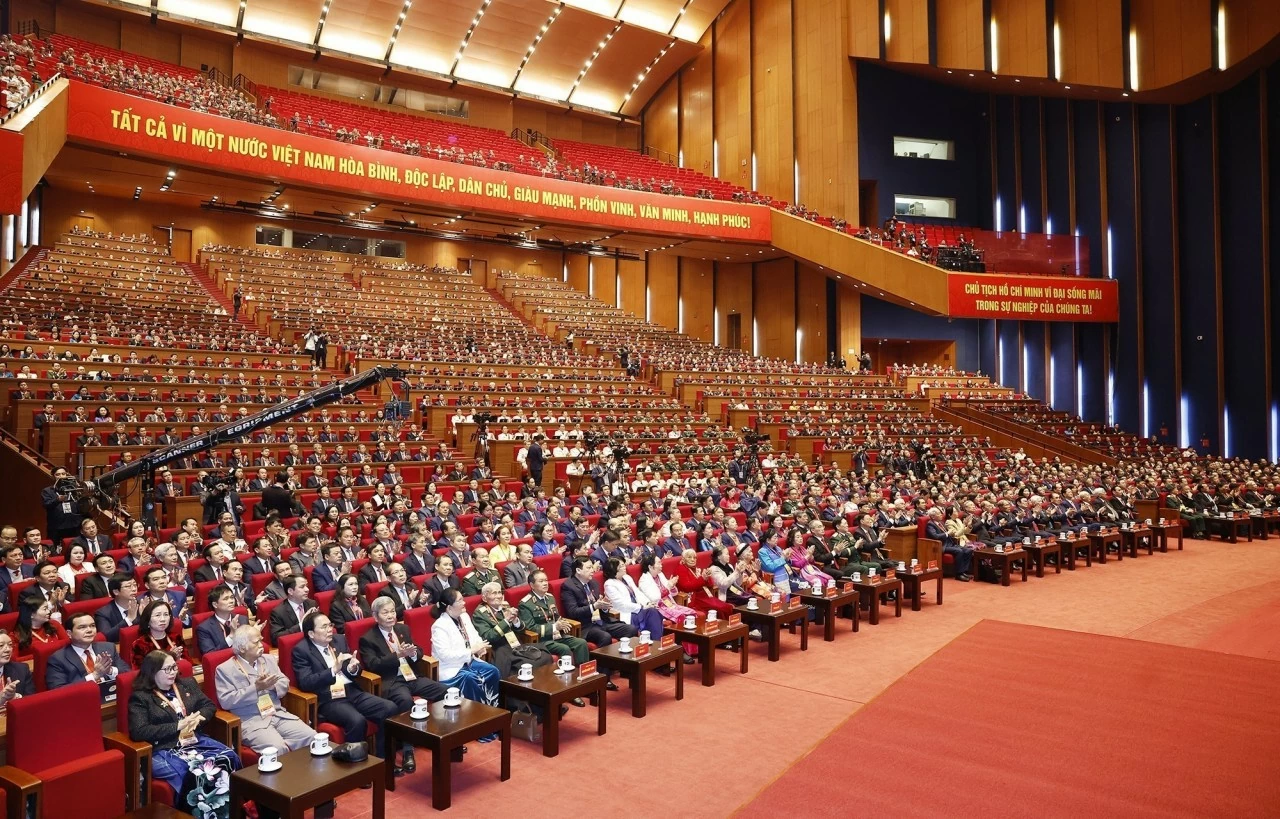 Thông qua Nghị quyết Đại hội đại biểu toàn quốc lần thứ XIV của Đảng Thông qua Nghị quyết Đại hội đại biểu toàn quốc lần thứ XIV của Đảng