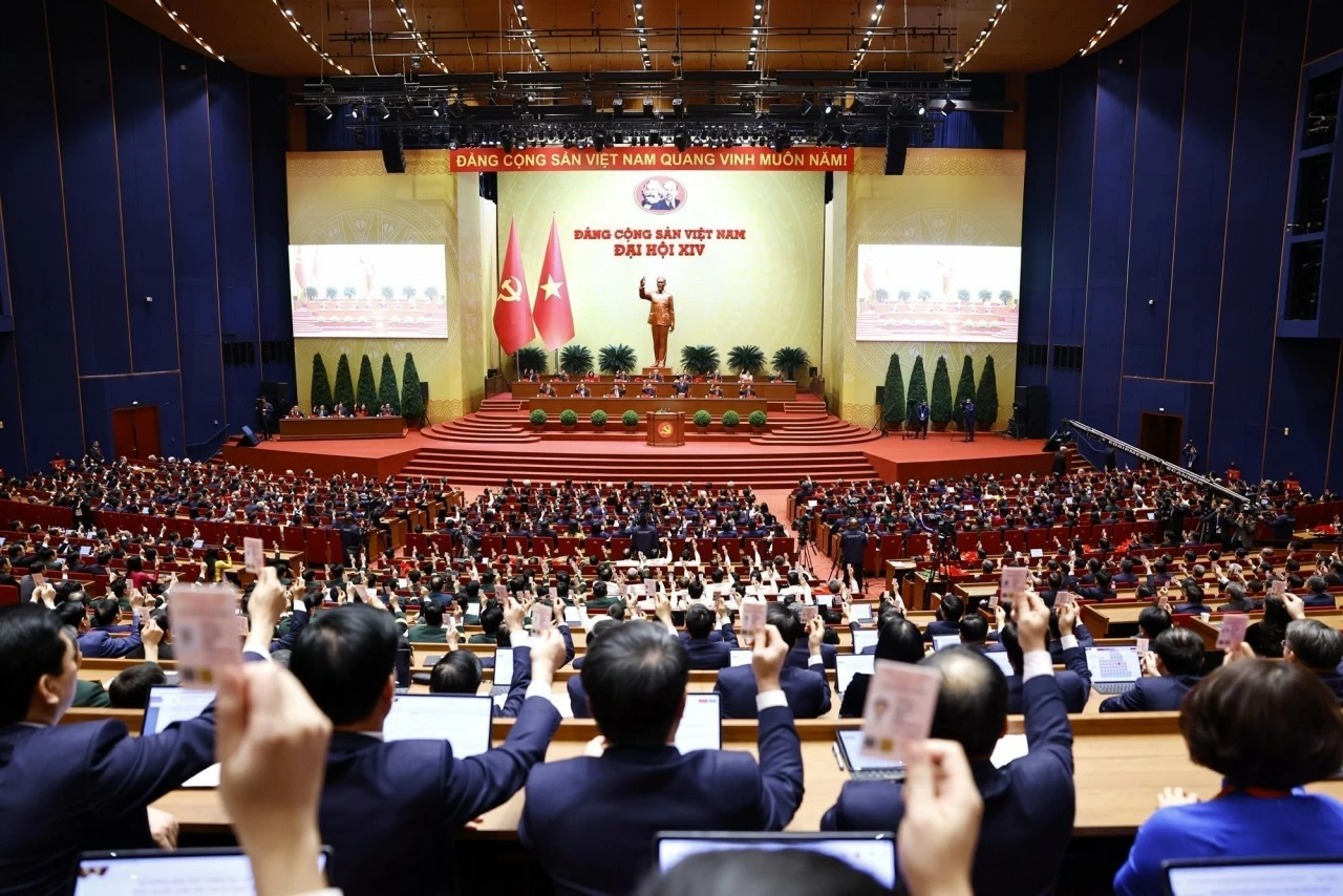 Thông qua Nghị quyết Đại hội đại biểu toàn quốc lần thứ XIV của Đảng Thông qua Nghị quyết Đại hội đại biểu toàn quốc lần thứ XIV của Đảng