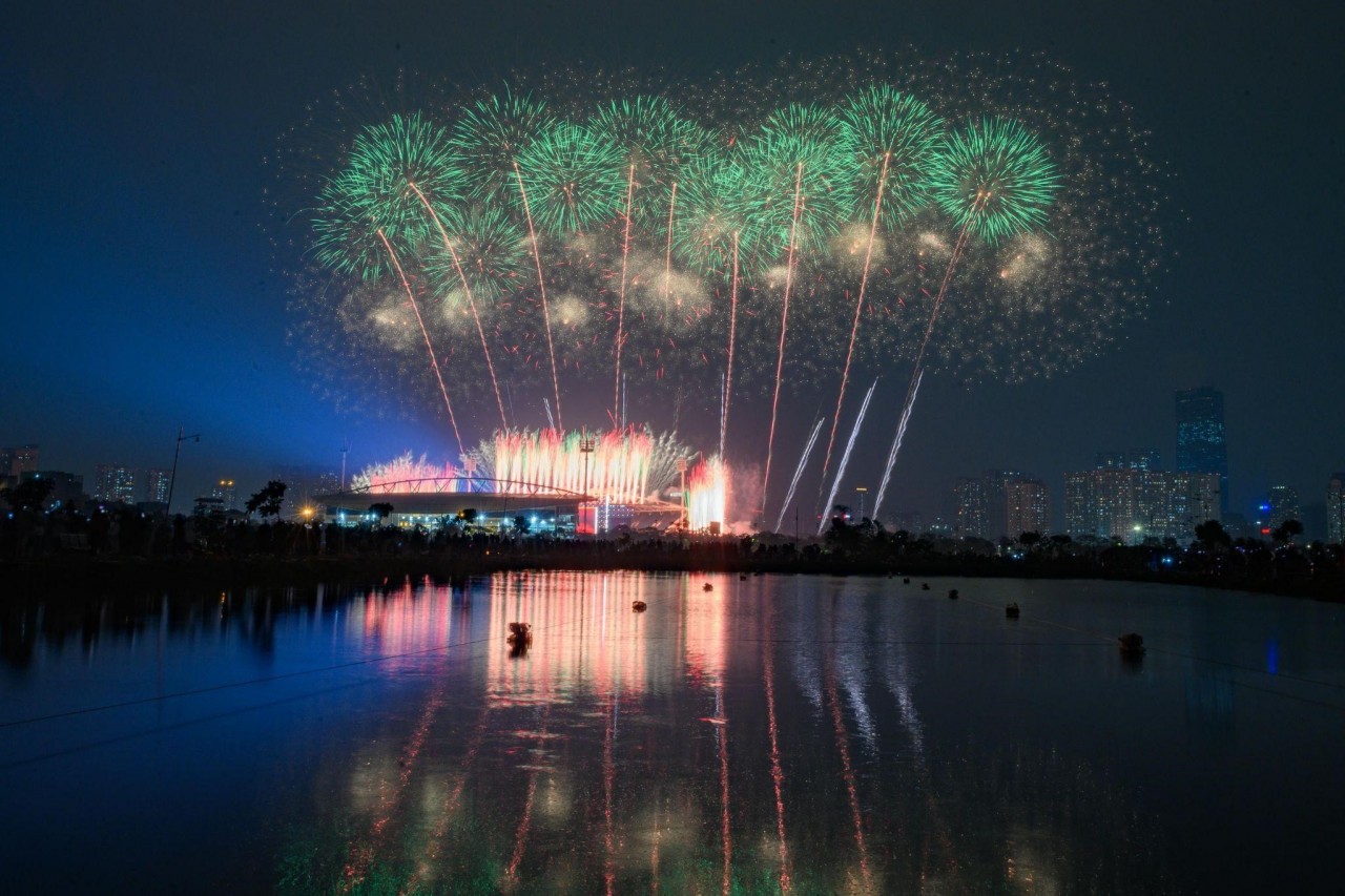 Từ Phú Quốc, Đà Nẵng, Sun Group mang cả bầu trời pháo hoa đỉnh cao ra Thủ đô