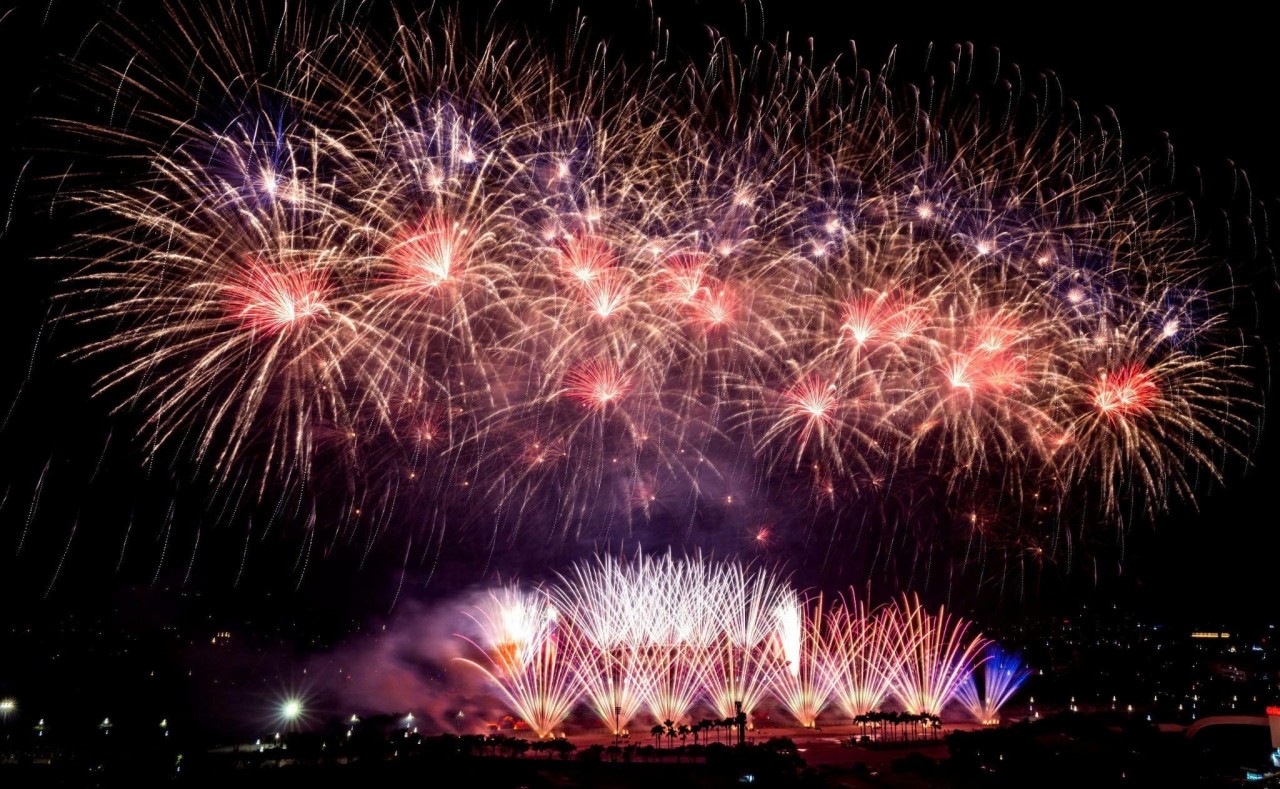 Từ Phú Quốc, Đà Nẵng, Sun Group mang cả bầu trời pháo hoa đỉnh cao ra Thủ đô