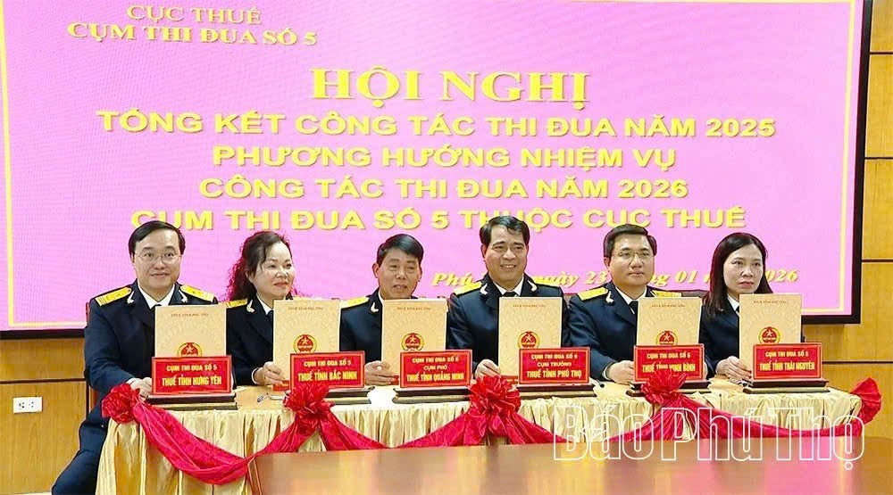 Nhiều đơn vị thuế tỉnh thi đua hoàn thành dự toán thu ngân sách Nhiều đơn vị thuế tỉnh thi đua hoàn thành dự toán thu ngân sách